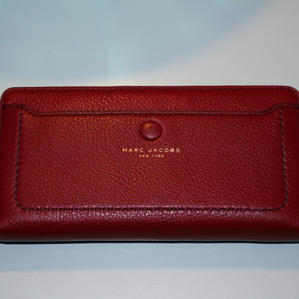 NWT- Marc Jacobs Leather Zip Wallet